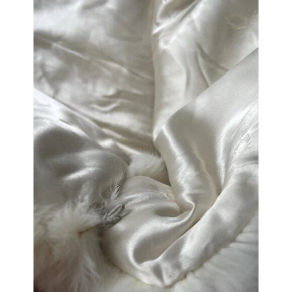 Vintage Rabbit Fur White Over The Shoulder Cape Wrap 70s Scarf Fits Small-Medium - Picture 12 of 16